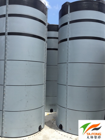 50噸超大容量塑膠水塔吊掛作業影片